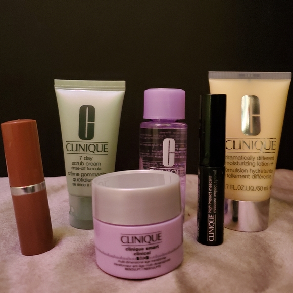 💙8 piece Clinique Beauty Bundle💙 - Picture 2 of 3